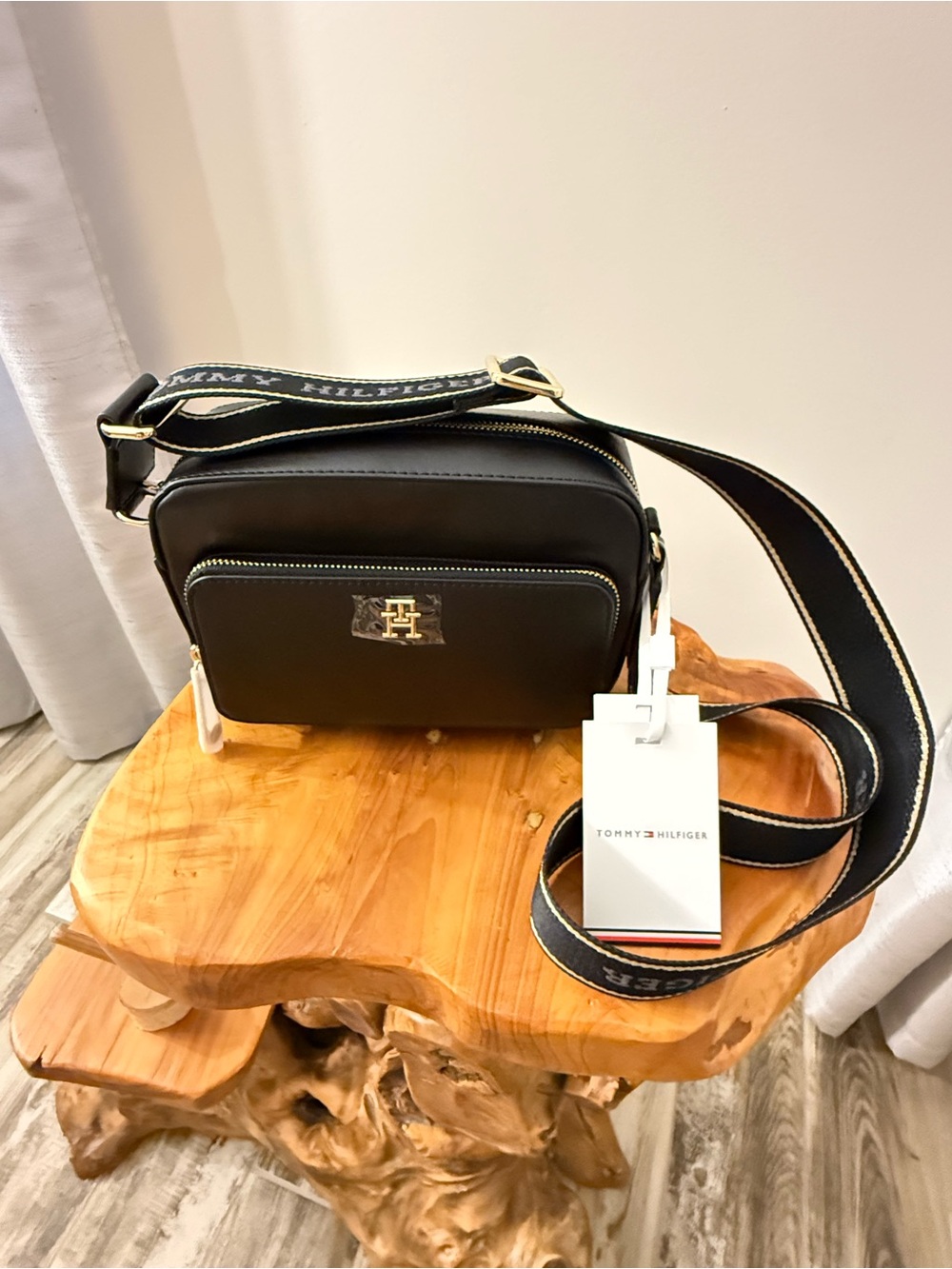 Tommy Hilfiger Black Crossbody Camera Bag NWT Logo Strap